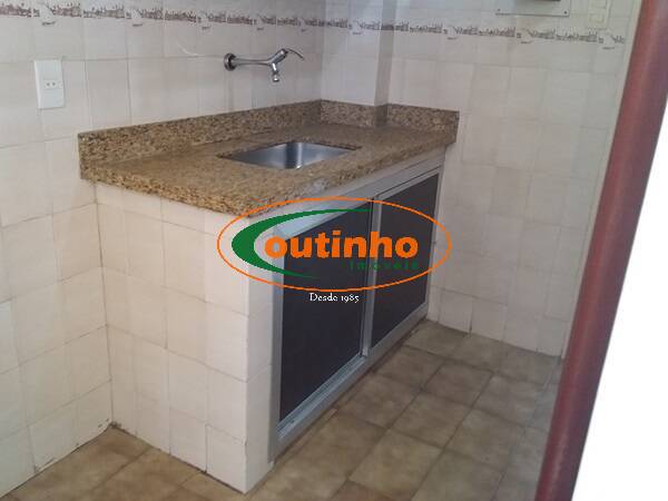 Apartamento à venda com 2 quartos, 69m² - Foto 35