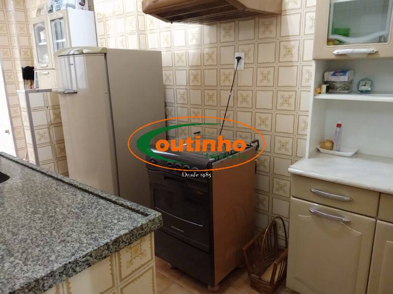 Apartamento à venda com 2 quartos, 70m² - Foto 13