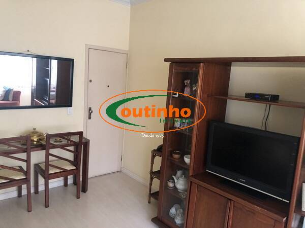 Apartamento à venda com 2 quartos, 70m² - Foto 2