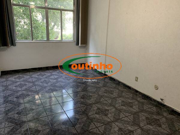 Apartamento à venda com 2 quartos, 69m² - Foto 2