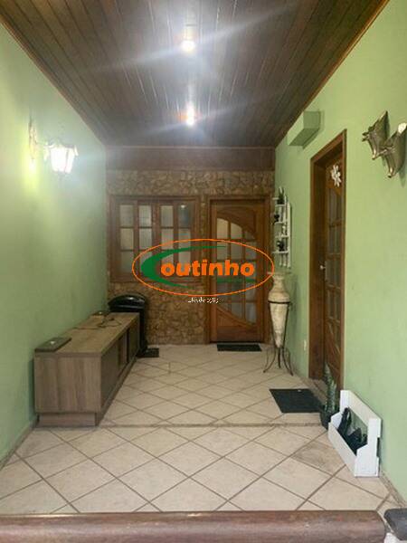 Casa à venda com 4 quartos, 200m² - Foto 11