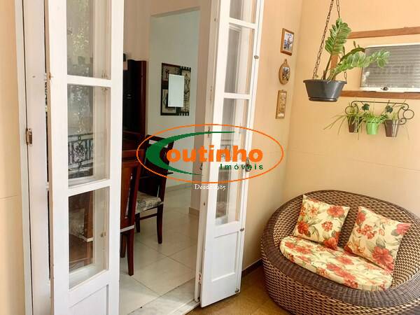 Apartamento à venda com 3 quartos, 115m² - Foto 3