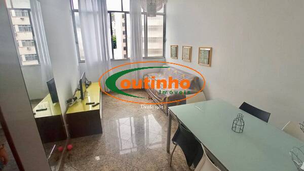 Apartamento à venda com 2 quartos, 70m² - Foto 2