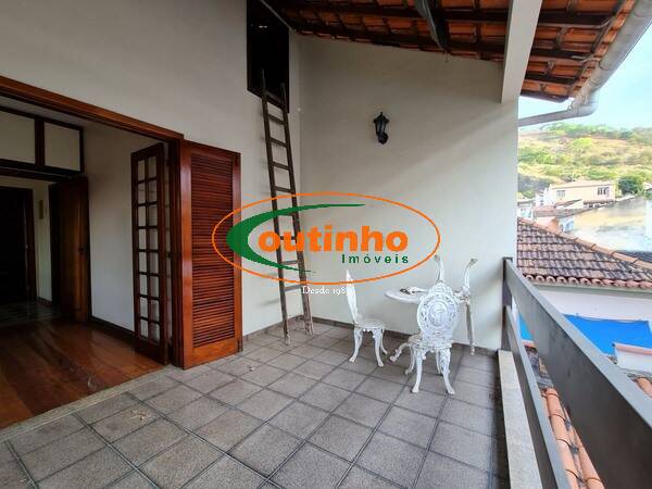 Casa à venda com 7 quartos, 371m² - Foto 2