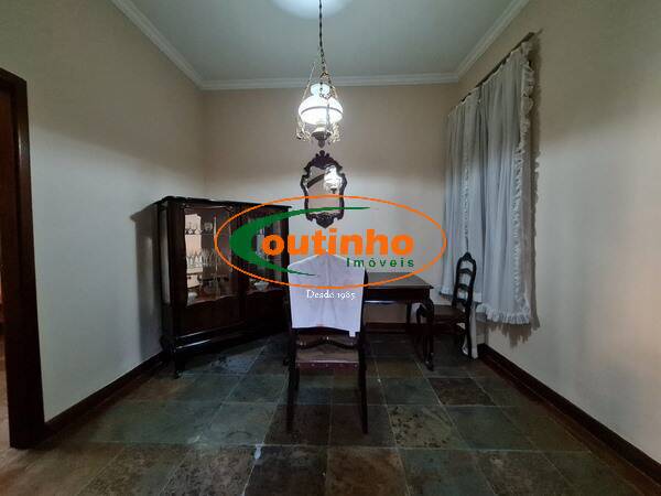 Casa à venda com 7 quartos, 371m² - Foto 32