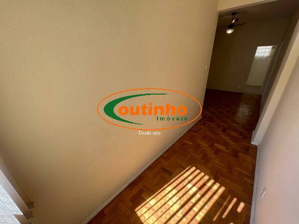 Apartamento à venda com 2 quartos, 63m² - Foto 18