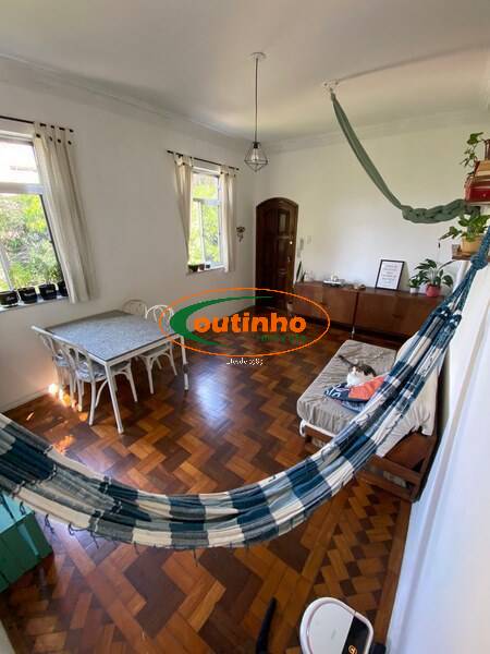 Apartamento à venda com 3 quartos, 75m² - Foto 2