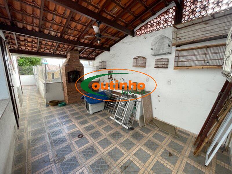 Casa à venda com 5 quartos, 300m² - Foto 47