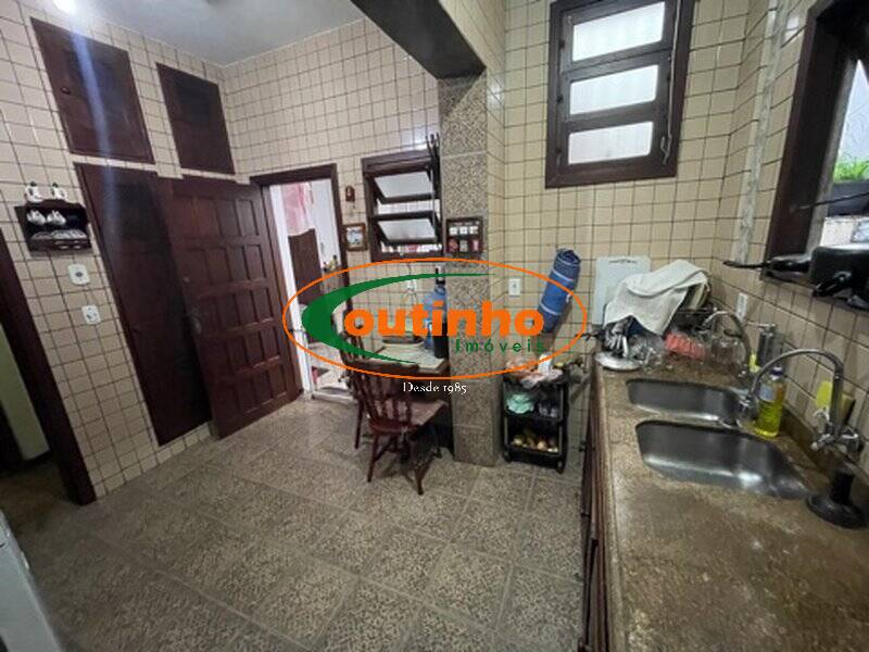 Casa à venda com 5 quartos, 300m² - Foto 50