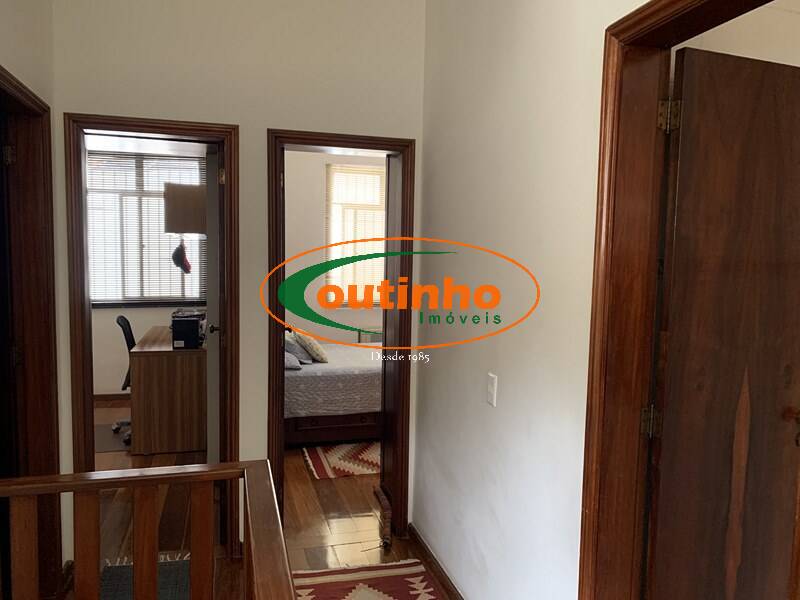 Casa à venda com 3 quartos, 210m² - Foto 11