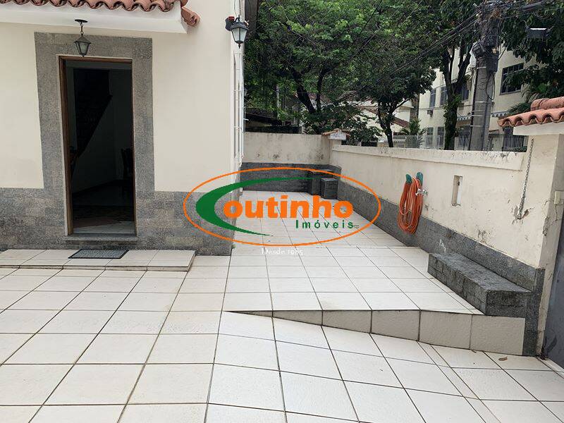 Casa à venda com 3 quartos, 210m² - Foto 25