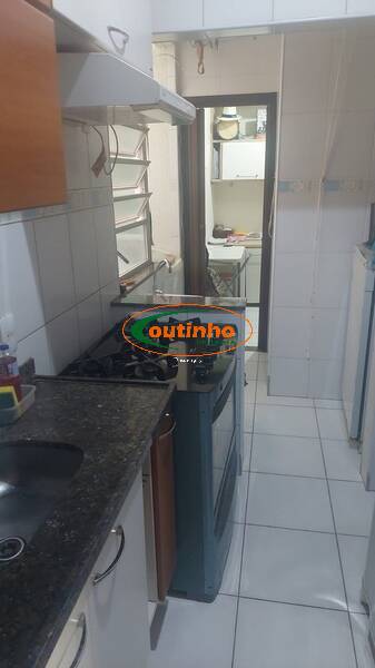 Apartamento à venda com 2 quartos, 70m² - Foto 47