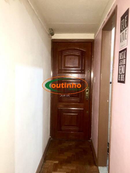 Apartamento à venda com 2 quartos, 70m² - Foto 3