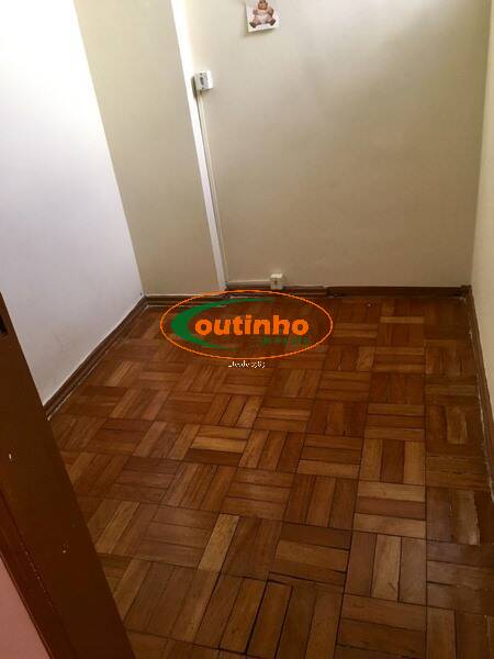 Apartamento à venda com 2 quartos, 70m² - Foto 2