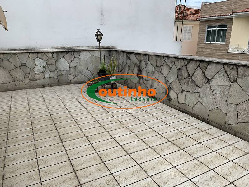 Casa à venda com 4 quartos, 240m² - Foto 4