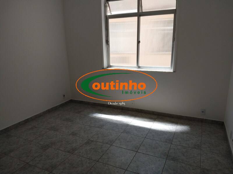 Apartamento à venda com 2 quartos, 62m² - Foto 3