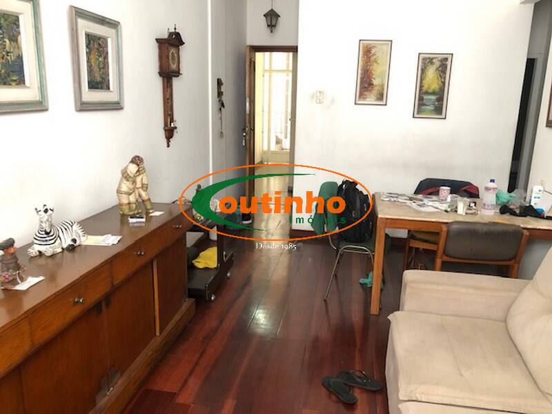 Apartamento à venda com 2 quartos, 70m² - Foto 3