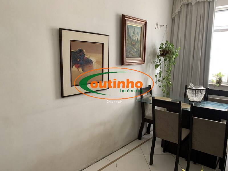 Apartamento à venda com 2 quartos, 70m² - Foto 2