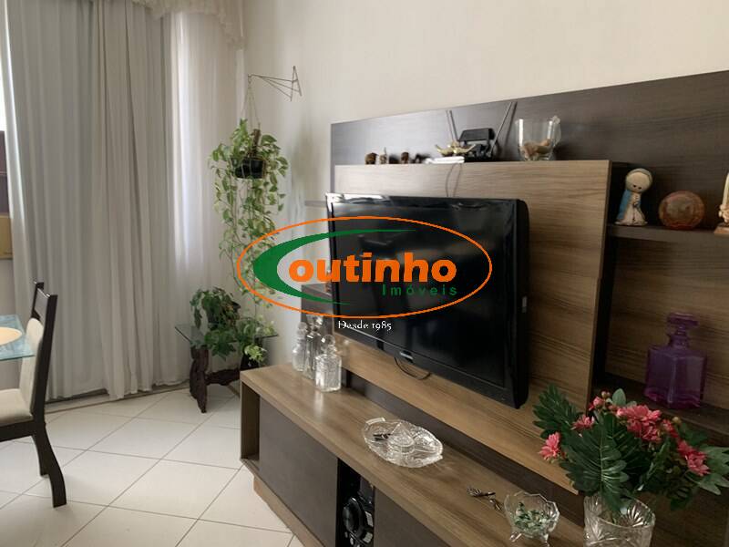 Apartamento à venda com 2 quartos, 70m² - Foto 1