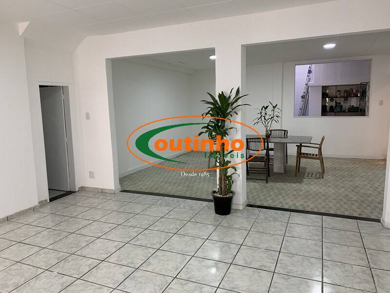 Casa à venda com 5 quartos, 200m² - Foto 1