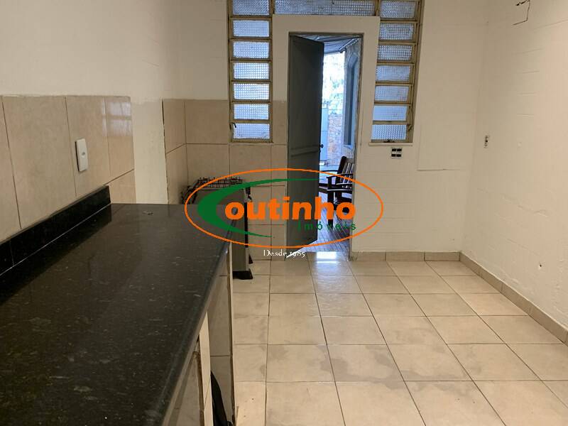 Casa à venda com 5 quartos, 200m² - Foto 9