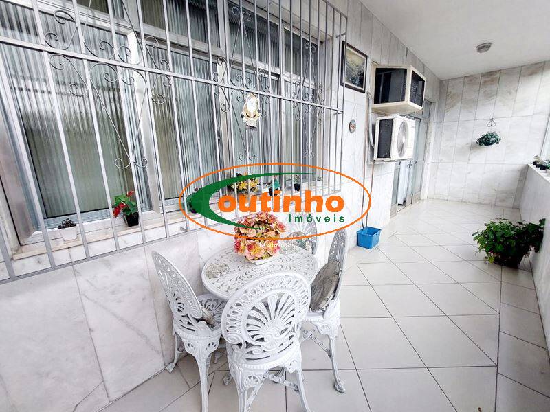 Apartamento à venda com 4 quartos, 180m² - Foto 2