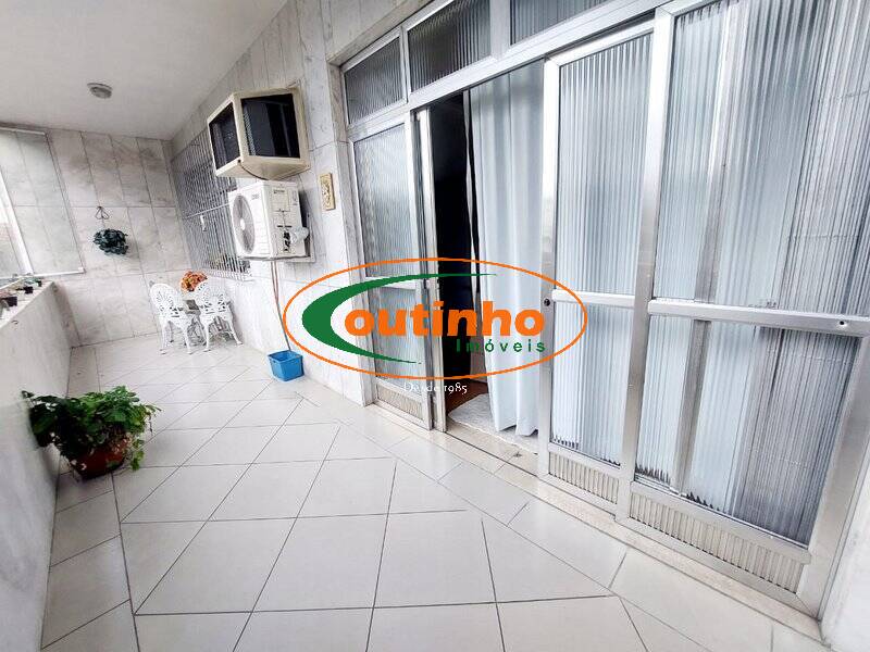 Apartamento à venda com 4 quartos, 180m² - Foto 1