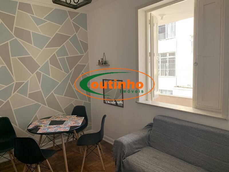 Apartamento à venda com 2 quartos, 70m² - Foto 1