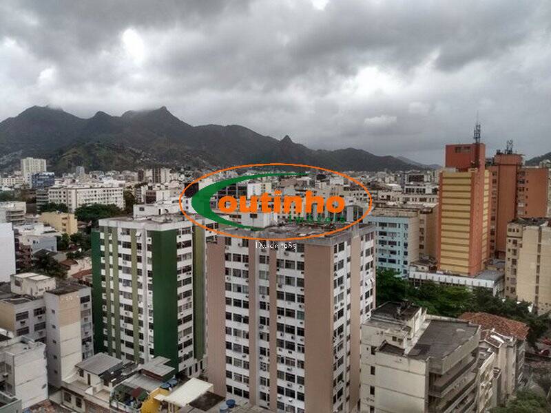 Apartamento à venda com 3 quartos, 140m² - Foto 2