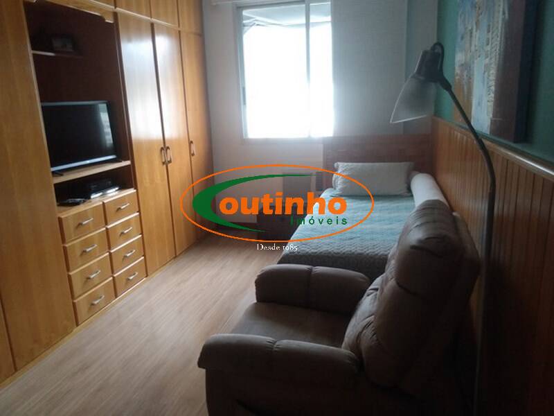 Apartamento à venda com 3 quartos, 140m² - Foto 9