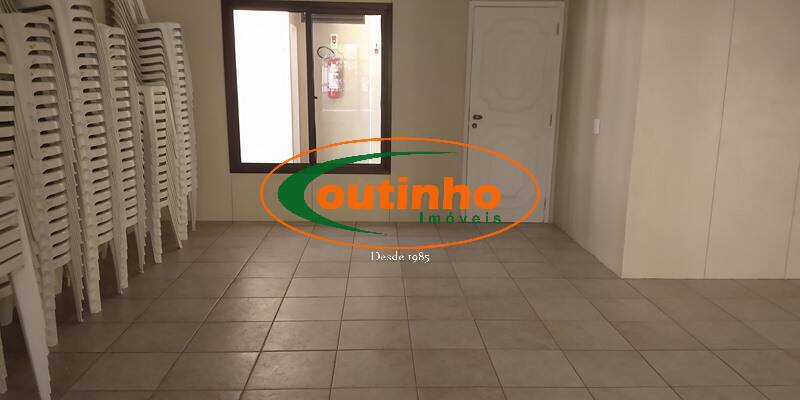 Apartamento à venda com 3 quartos, 144m² - Foto 2