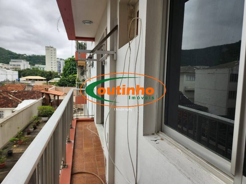 Apartamento à venda com 3 quartos, 85m² - Foto 2