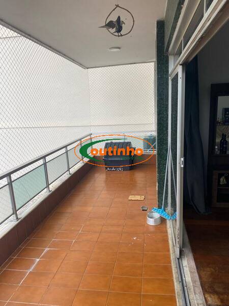 Apartamento à venda com 3 quartos, 145m² - Foto 1