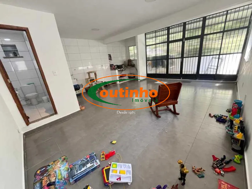 Casa à venda com 4 quartos, 172m² - Foto 1