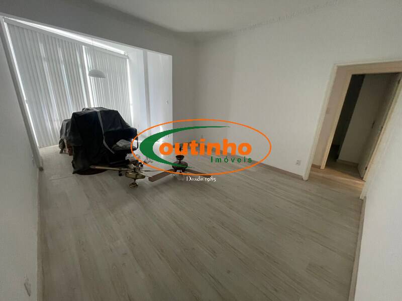 Apartamento à venda com 3 quartos, 110m² - Foto 1