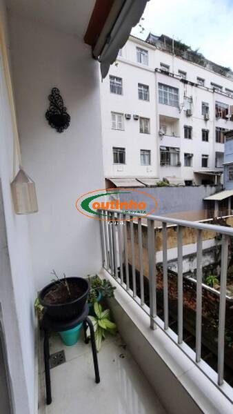 Apartamento à venda com 2 quartos, 79m² - Foto 3