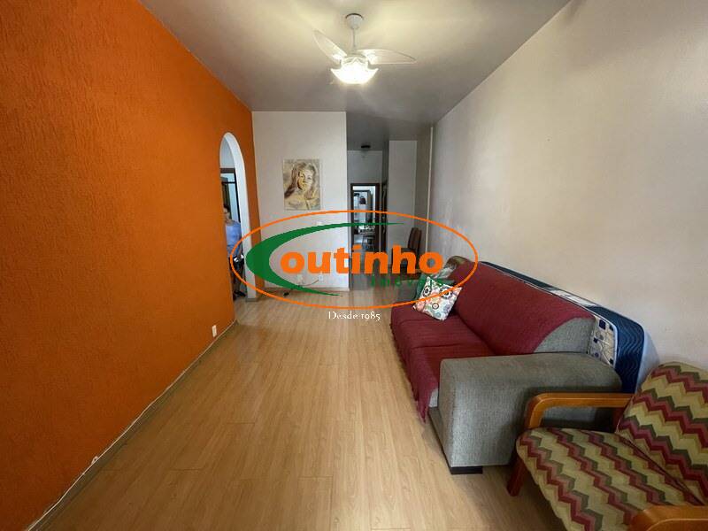 Apartamento à venda com 2 quartos, 70m² - Foto 1