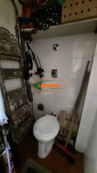 Apartamento à venda com 2 quartos, 64m² - Foto 15