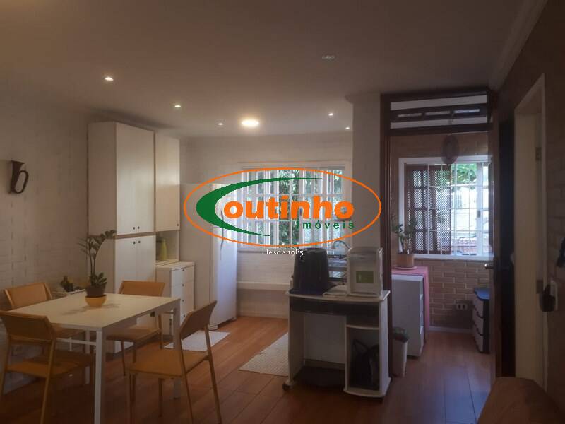 Casa à venda com 3 quartos, 170m² - Foto 2