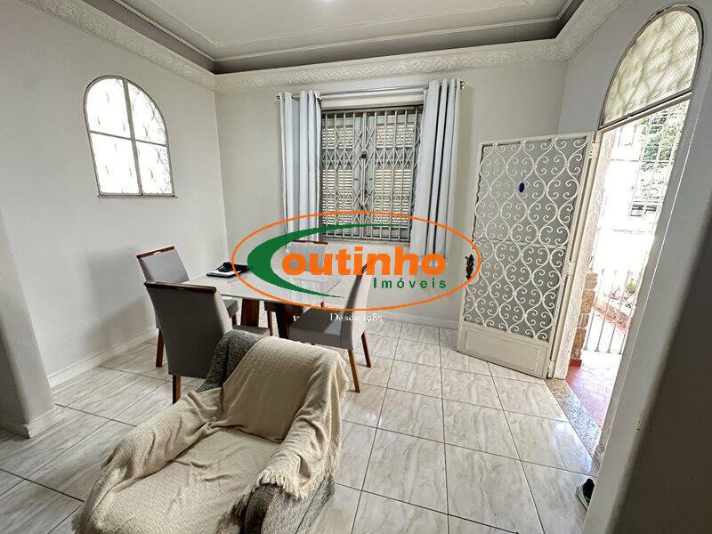 Casa à venda com 4 quartos, 160m² - Foto 2