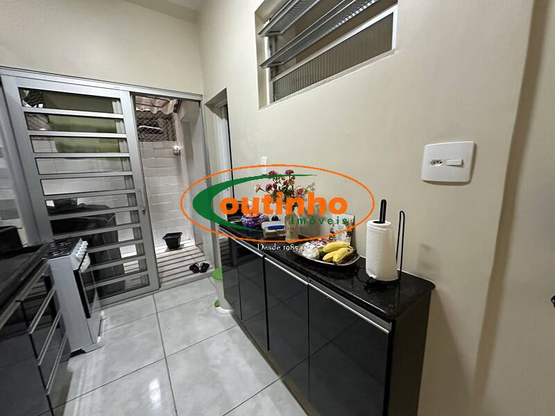 Apartamento à venda com 2 quartos, 70m² - Foto 11