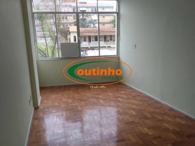 Apartamento à venda com 2 quartos, 70m² - Foto 2