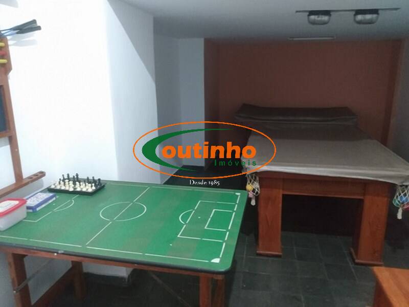 Apartamento à venda com 2 quartos, 70m² - Foto 32