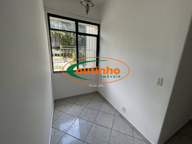 Apartamento à venda com 2 quartos, 64m² - Foto 3