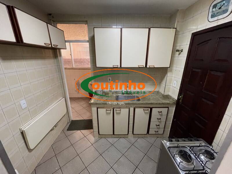 Apartamento à venda com 2 quartos, 64m² - Foto 11