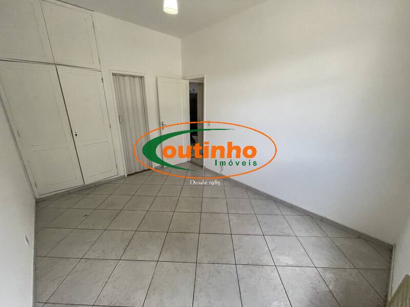 Apartamento à venda com 2 quartos, 64m² - Foto 12