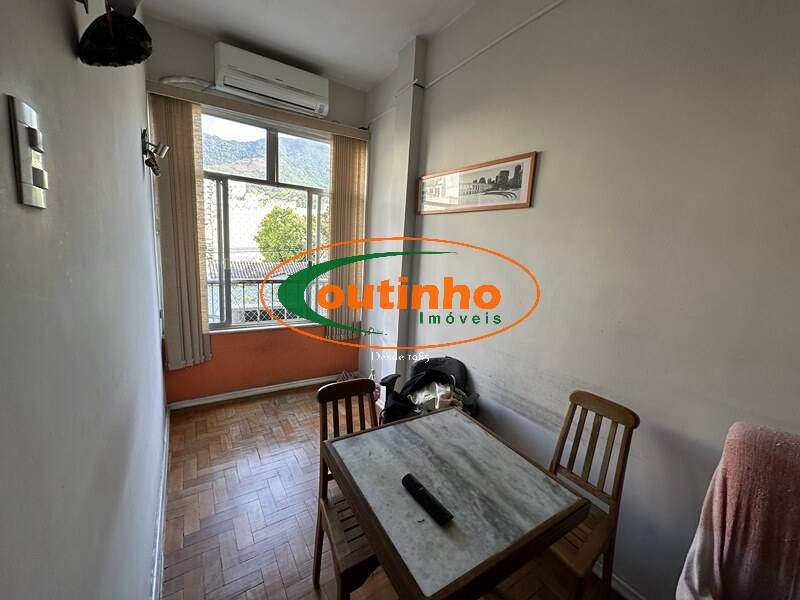 Apartamento à venda com 3 quartos, 83m² - Foto 2