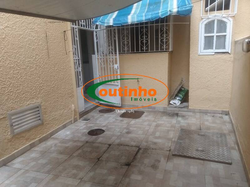 Apartamento à venda com 3 quartos, 150m² - Foto 2