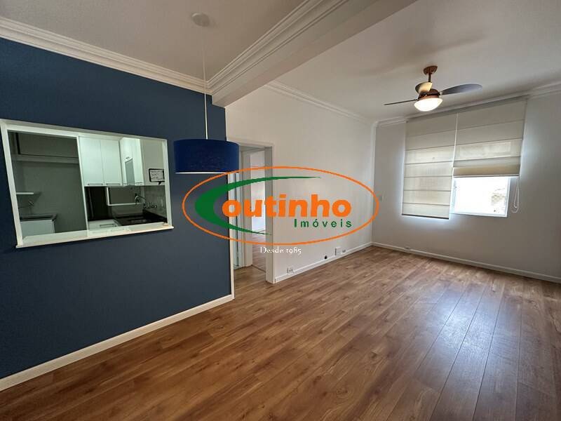 Apartamento à venda com 2 quartos, 70m² - Foto 1