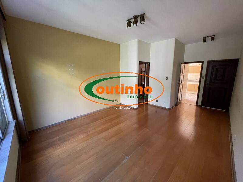 Apartamento à venda com 2 quartos, 75m² - Foto 2